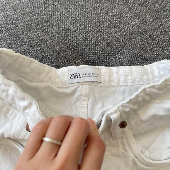 Zara White denim shorts with frayed hem - Picture 3 of 5